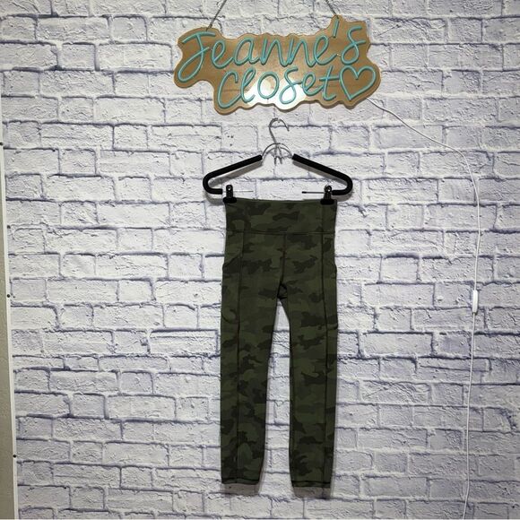 Lululemon Invigorate High-Rise Crop 23"
Heritage 365 Camo Green Twill Multi - Picture 11 of 15